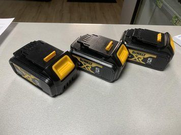 Акумулятор DeWALT 20V LITHIUM ION DCB 200 1992184837 фото